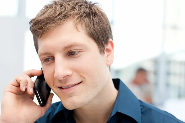 Happy businessman phoning in his office — Stock Photo, Image