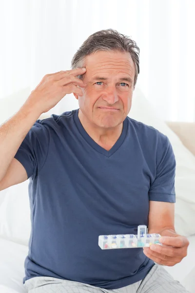 Sick man taking his pills — Stock Photo, Image