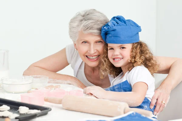 A little girl with her grandmother looking at the camera — Stock Photo, Image