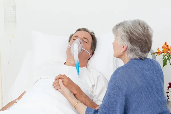 Old women taking care of her husband — Stock Photo, Image