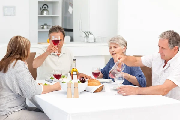 Mature friends taking lunch together — Stock Photo, Image
