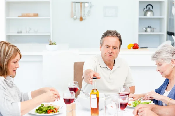 Mature friends taking lunch together — Stock Photo, Image