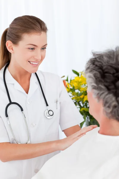 Mature woman talking with her nurse — Stock Photo, Image