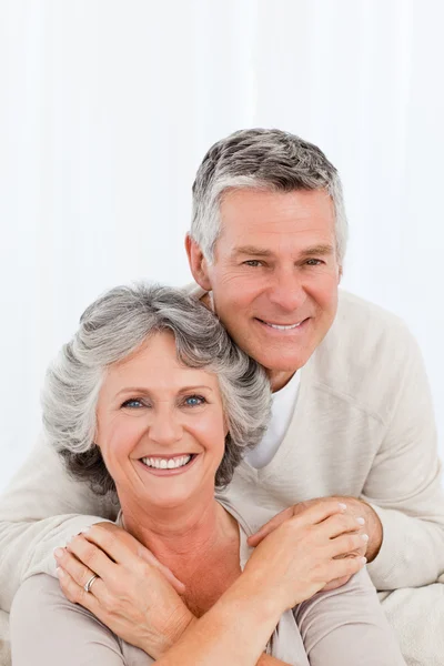 Mature couple looking at the camera at home — Stock Photo, Image