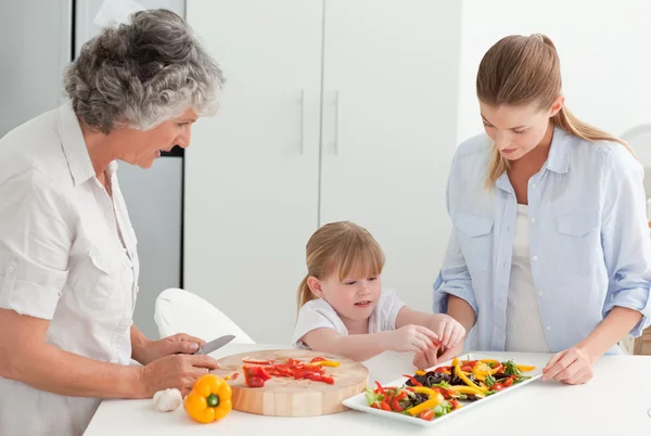 Family cooking together in the kitchen at home — Stock Photo, Image