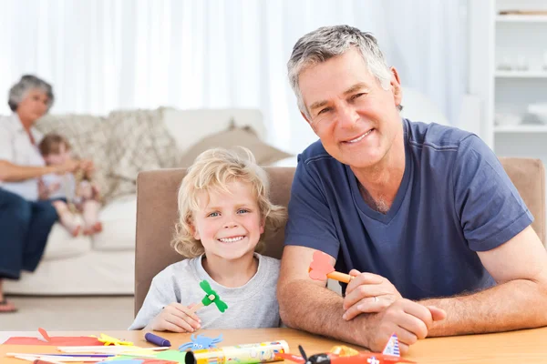 Little boy drawing with his grand father — Stock Photo, Image