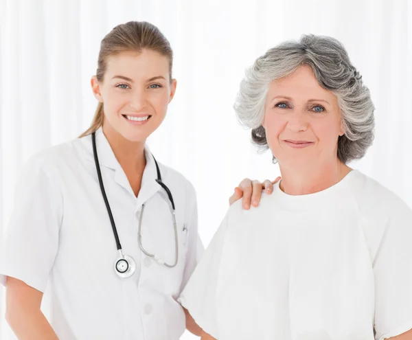 Senior with her nurse looking at the camera — Stock Photo, Image