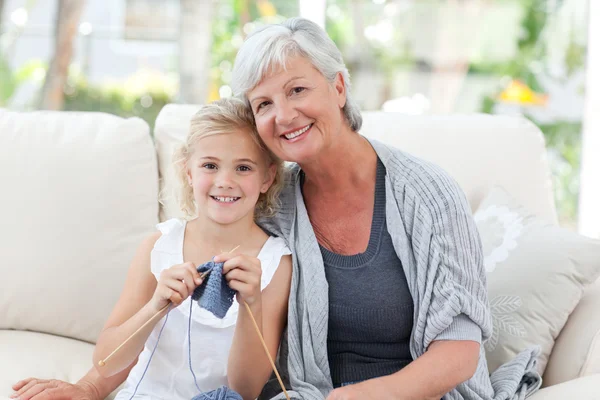 Senior with her granddaughter looking at the camera — Stock Photo, Image
