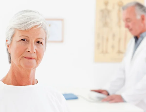 Patient looking at the camera — Stock Photo, Image