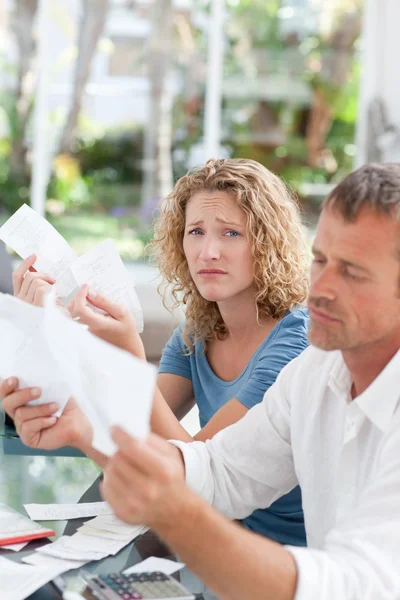 Desperate couple calculating their domestic bills — Stock Photo, Image