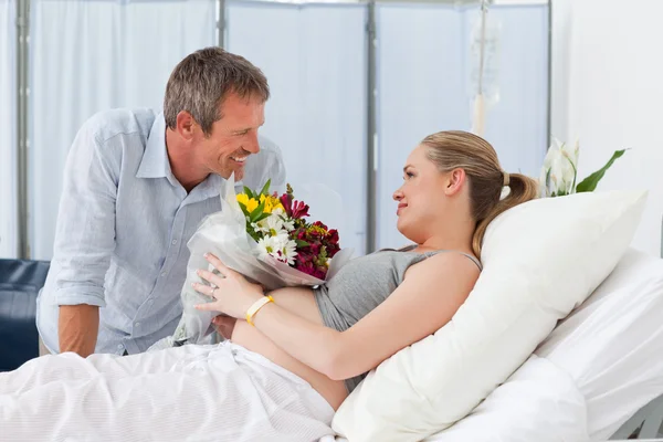 Adorable couple in a hospital room — Stock Photo, Image