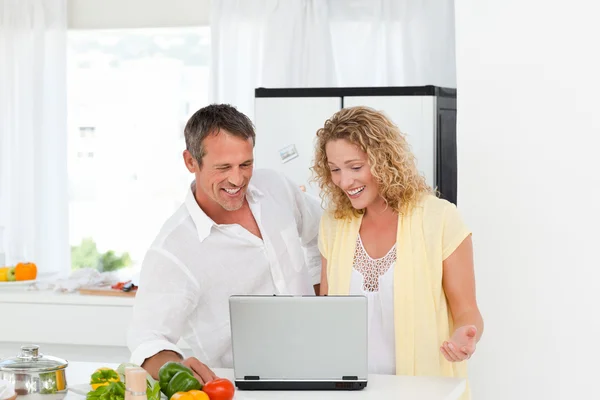 Young couple looking at their laptop — Stock Photo, Image