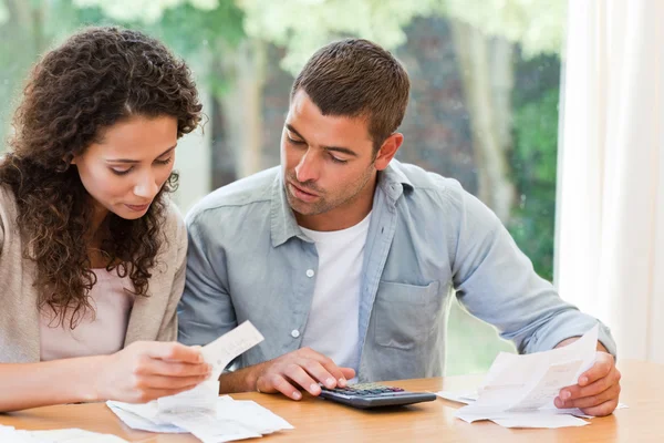 Young couple calculating their domestic bills — Stock Photo, Image