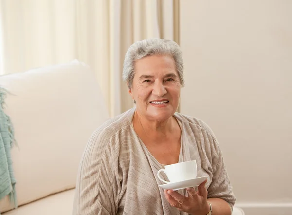 Mature woman drinking some tea — Stock Photo, Image
