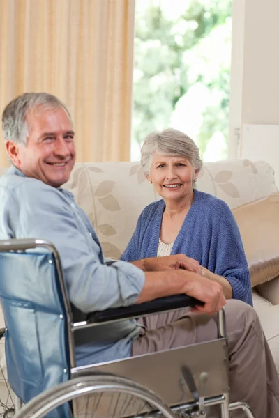 Mature couple looking at the camera — Stock Photo, Image