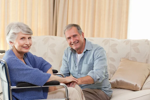 Mature couple looking at the camera — Stock Photo, Image