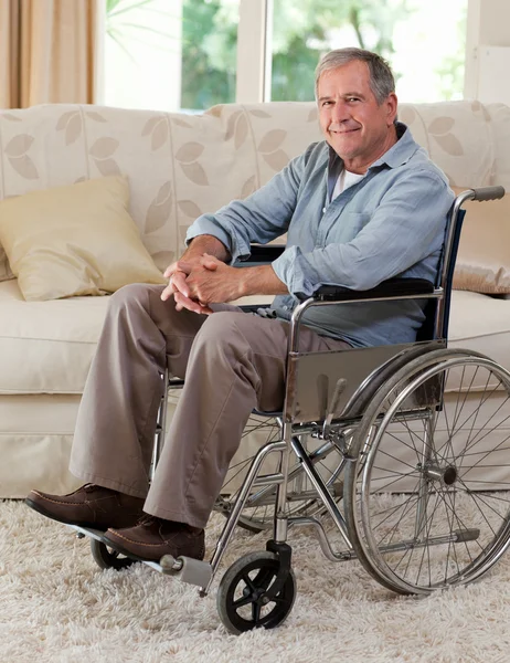 在他轮椅上的老人 — 图库照片