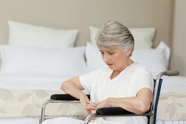 Senior woman asleep in her wheelchair at home — Stock Photo, Image