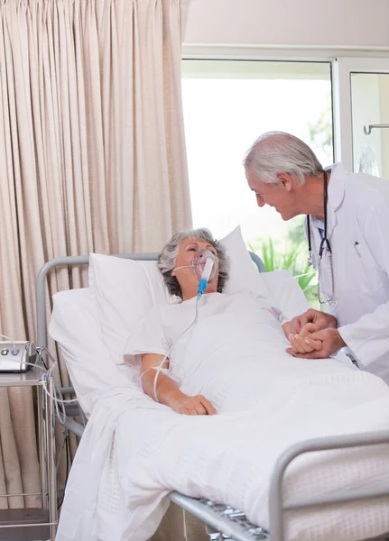 Senior doctor with his sick patient — Stock Photo, Image