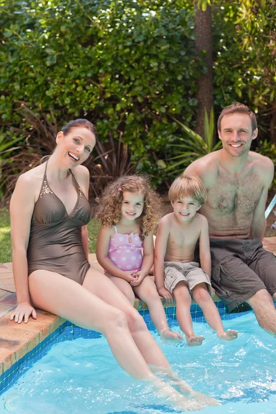 Happy family beside the swimming pool — Stock Photo, Image
