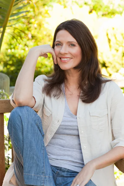 Portrait of a lovely woman in the garden — Stock Photo, Image