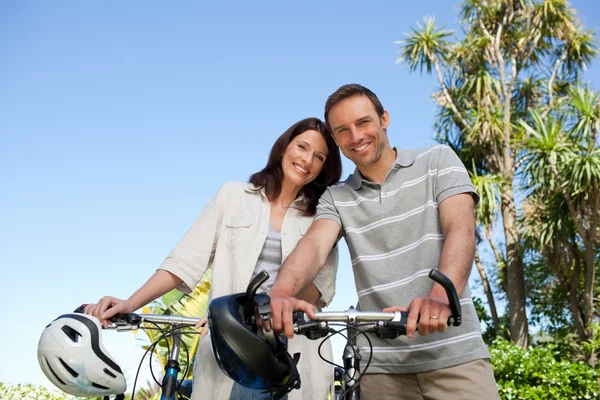 Joyful couple with their bikes — Stock Photo, Image