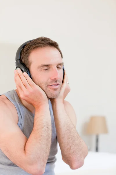Handsome man listening to some music — Stock Photo, Image
