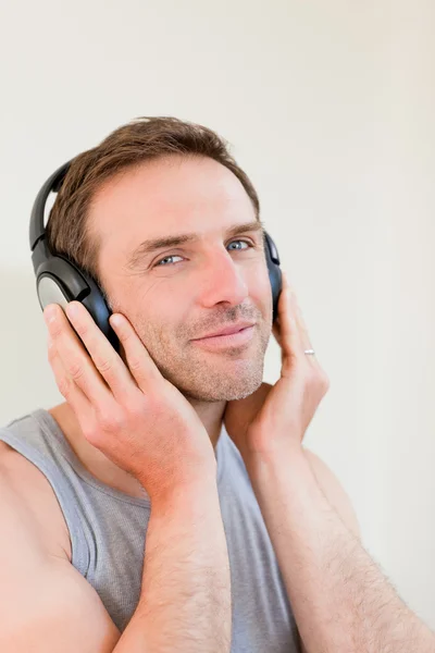 Handsome man listening to some music — Stock Photo, Image