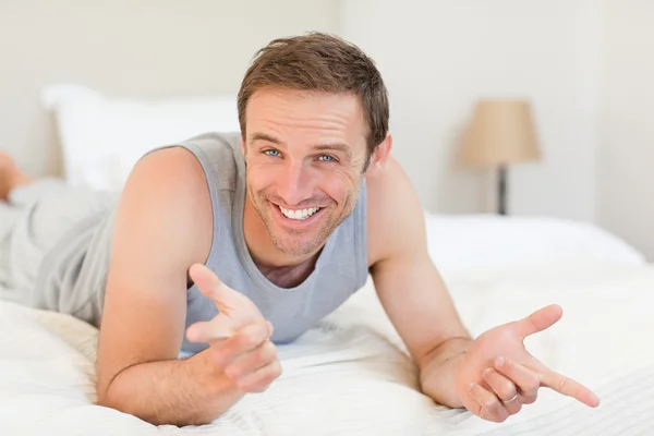 Man lying down on his bed — Stock Photo, Image
