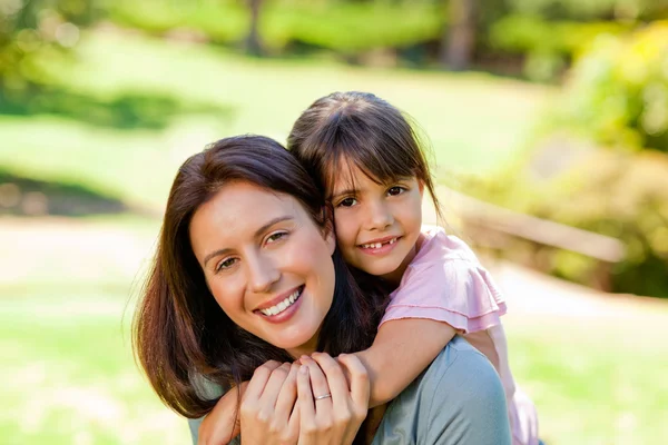 Happy mother with her daughter in the park — Stock Photo, Image