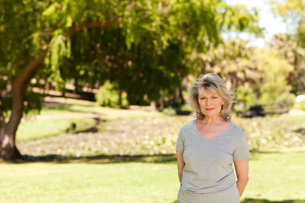 Portrait of a senior woman in the park — Stock Photo, Image