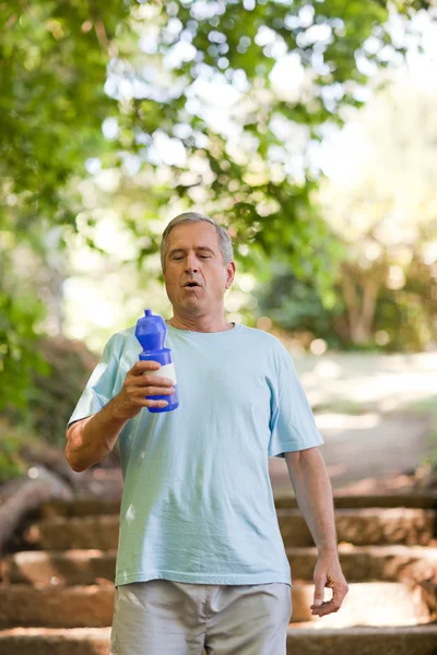 Woda pitna dla mężczyzn — Zdjęcie stockowe