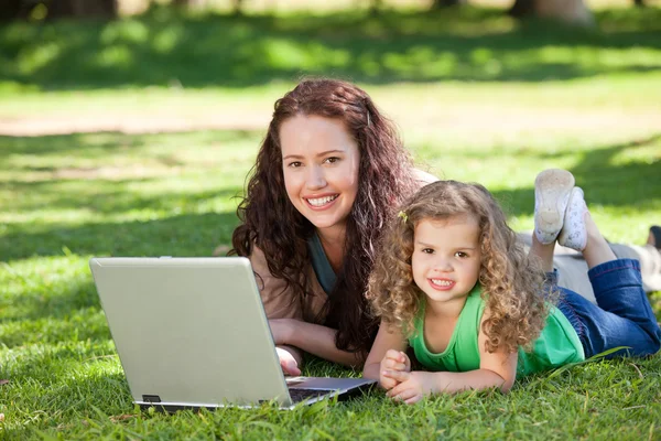 Mother and her daughter working on the laptop — Stock Photo, Image