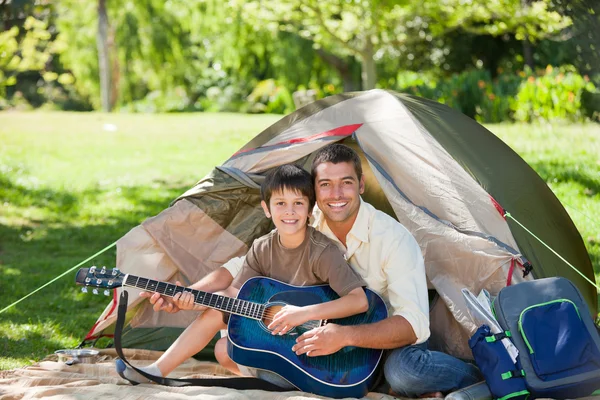 Father playing guitar with his son — Stock Photo, Image