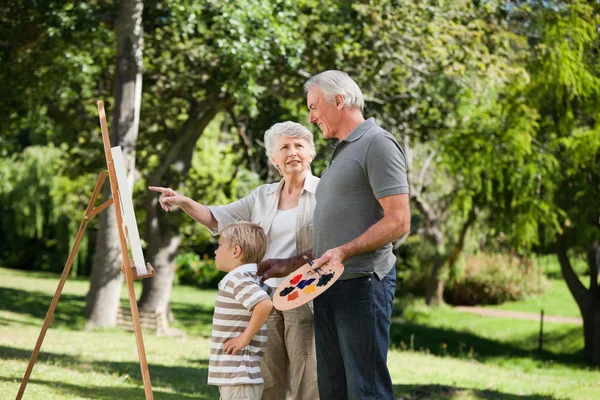 Family painting in the garden — Stock Photo, Image