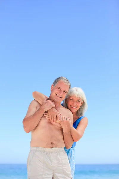 Happy couple on the beach — Stock Photo, Image
