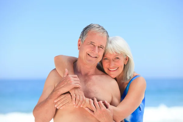 Happy couple on the beach — Stock Photo, Image
