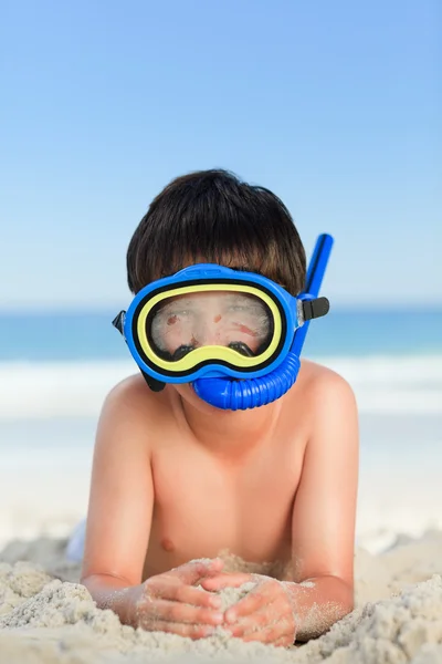 Um menino na praia — Fotografia de Stock