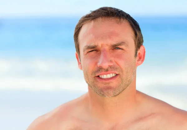 Handsome man on the beach — Stock Photo, Image