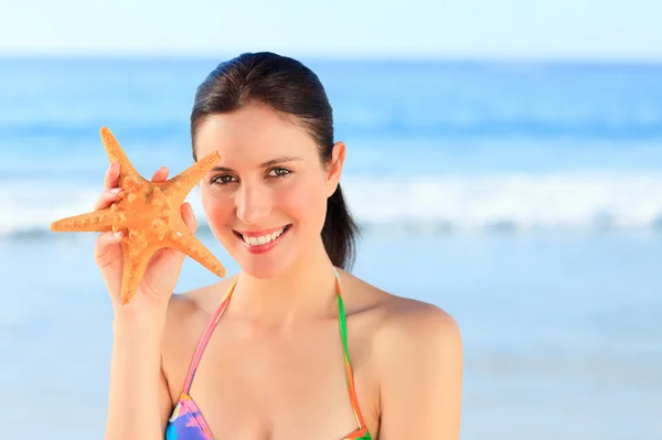 Pretty woman with a starfish — Stock Photo, Image