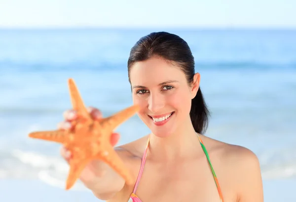 Pretty woman with a starfish — Stock Photo, Image