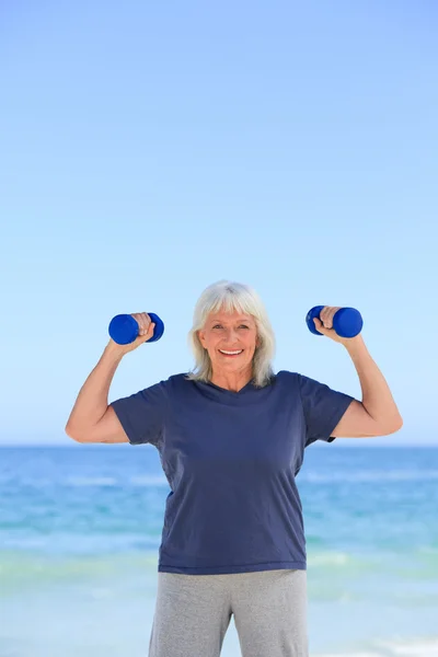 Mature woman doing her exercises — Stock Photo, Image