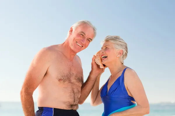 Emekli çift kendi kabuk için dinleme — Stok fotoğraf