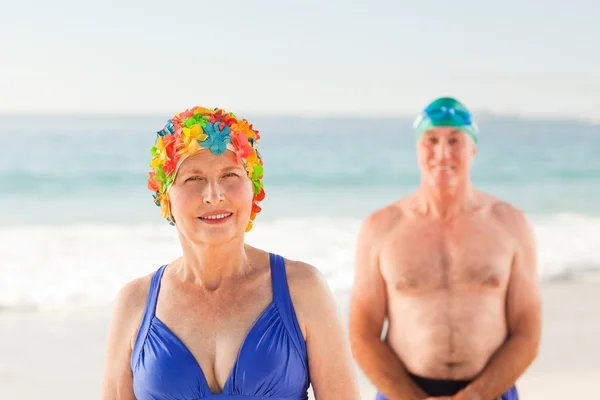 Senior couple at the beach — Stock Photo, Image