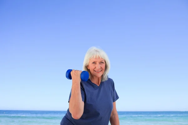 Mature woman doing her exercises — Stock Photo, Image