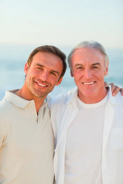 Father with his son at the beach — Stock Photo, Image