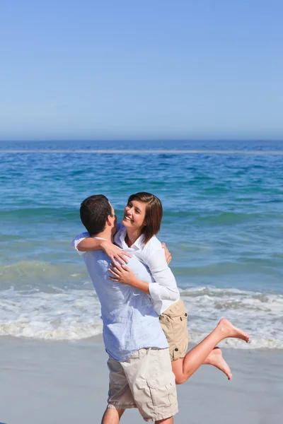 Mooie paar in de zee — Stockfoto