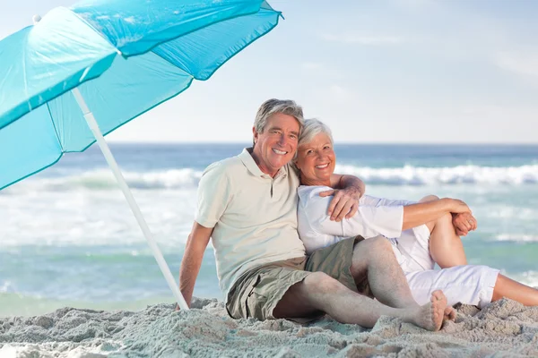 Mature couple on the beach — Stock Photo, Image