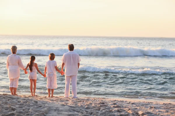 Portrait of a family beside the sea — Stock Photo, Image