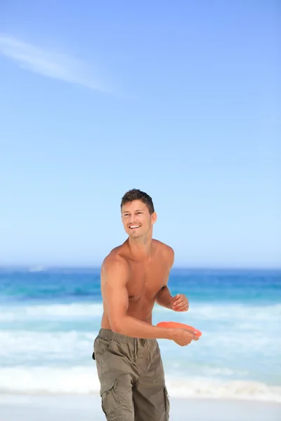 Man playing frisbee — Stock Photo, Image